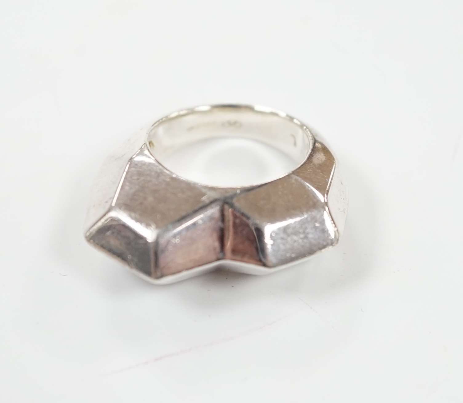 A modern Links of London silver modernist ring, size J/K, in Links of London box.